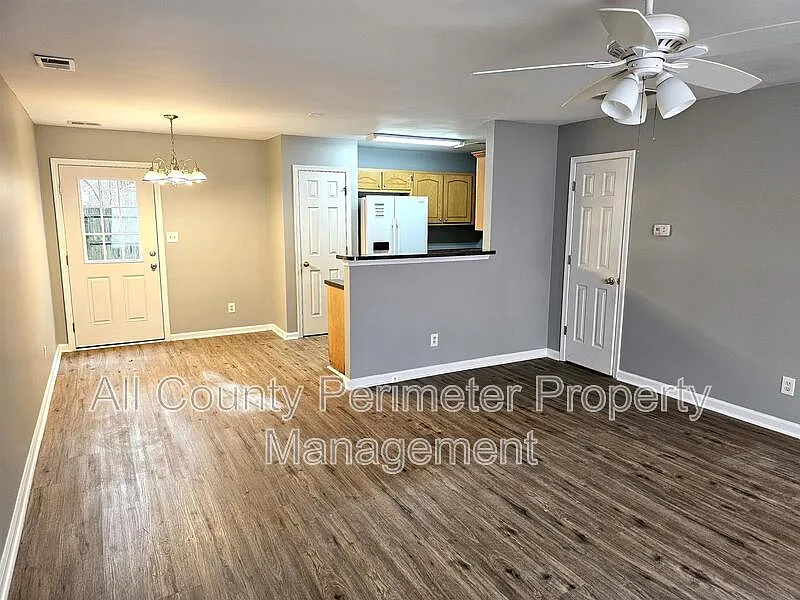 2 bed, 2.5 bath, 1080 sqft, $1,200 — Photo 2
