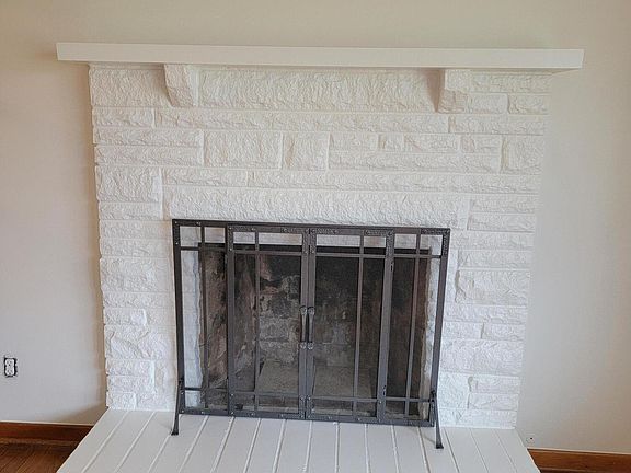 3rd image of 18 Swainford Dr