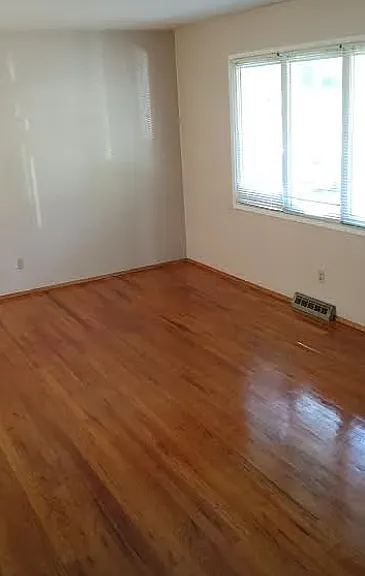 5383 N Richmond Ave — Photo 2