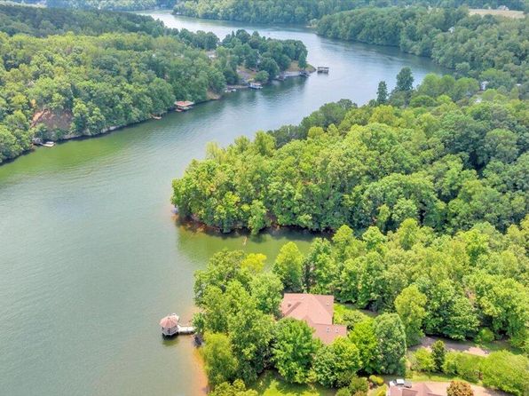 300 Admirals Way, Glade Hill, VA 24092
