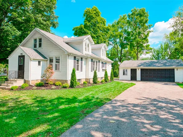 26475 W Michigan Ave, Albion, MI 49224