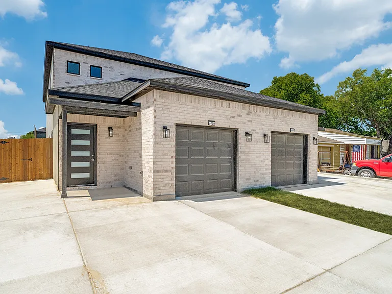 8009 Doreen Ave — Photo 1