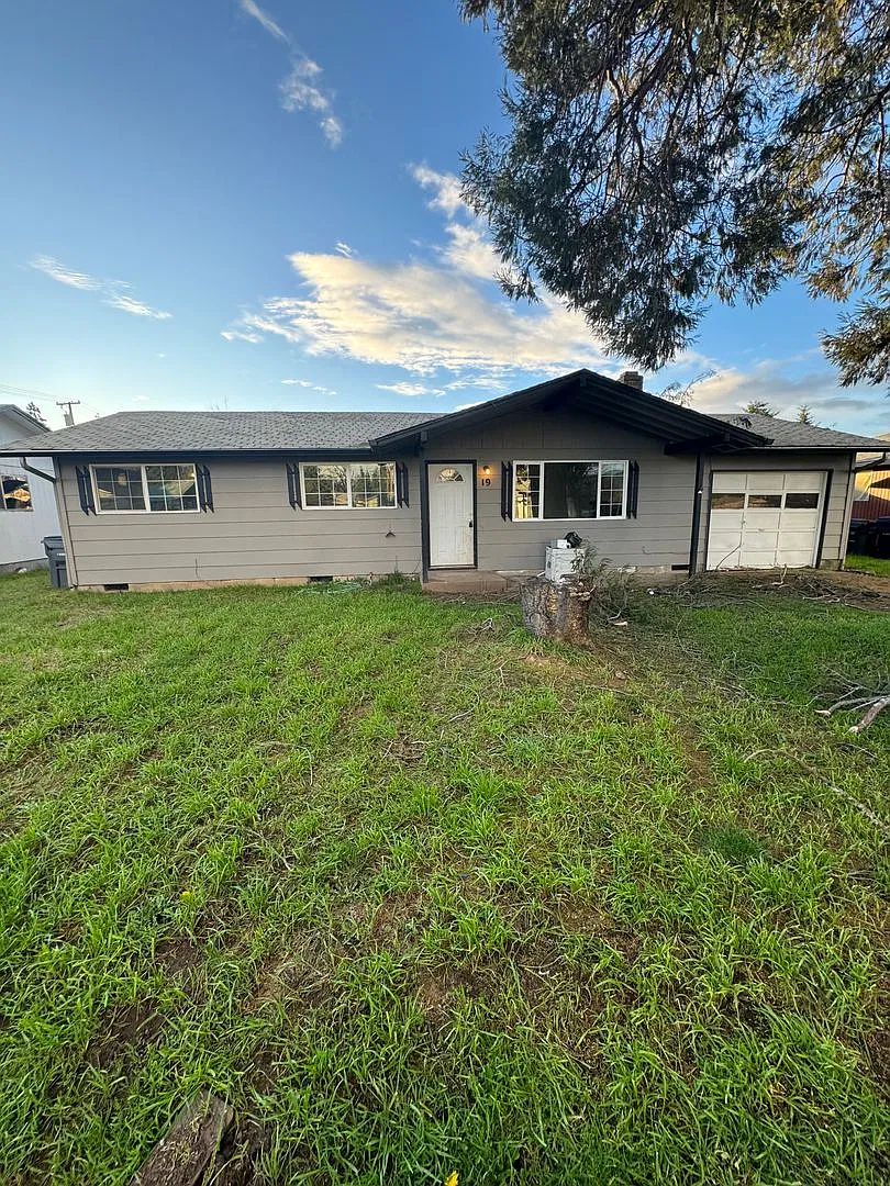Great Single level Home — Photo 1