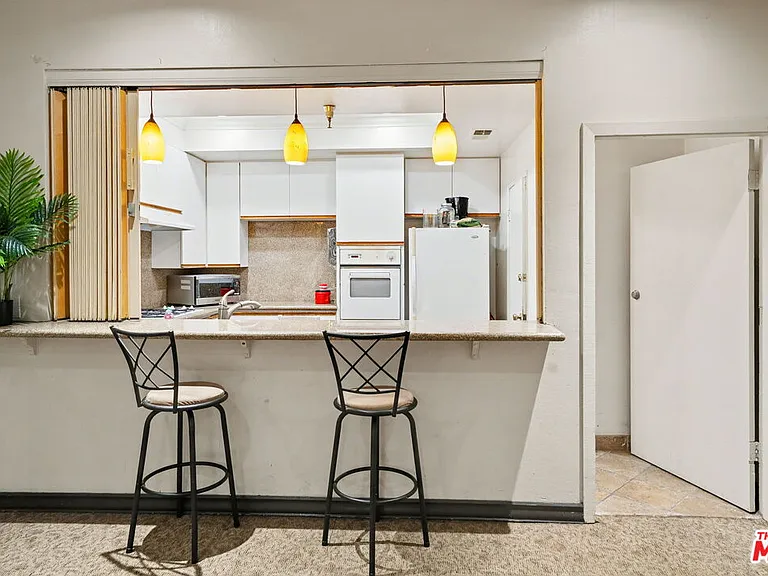 2700 Cahuenga Blvd #1203 — Photo 28
