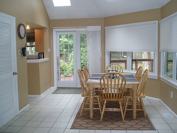4th image of 358 W Quail Dr