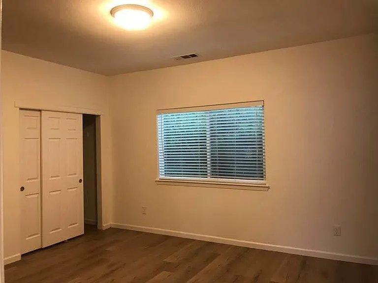 5637 Belleview Ave — Photo 3