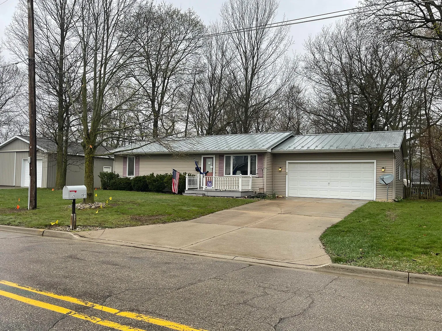 321 E Clinton St photo 1