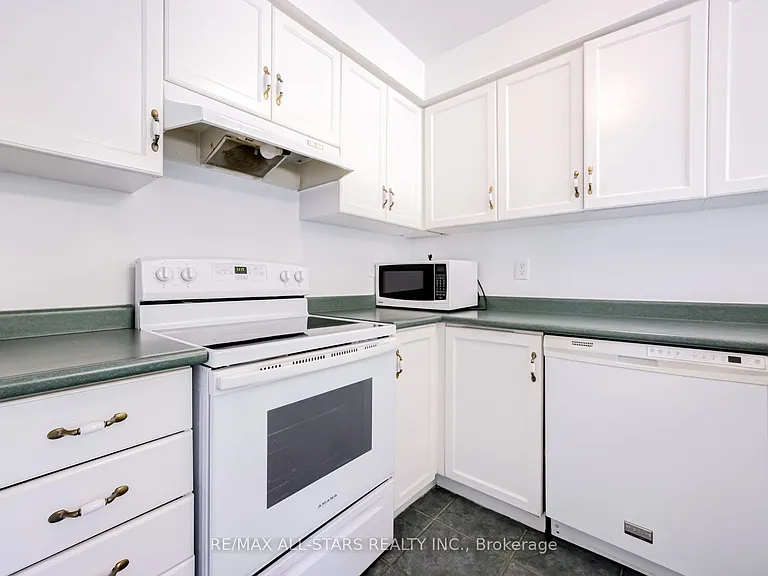 51 Playfair Rd — Photo 18