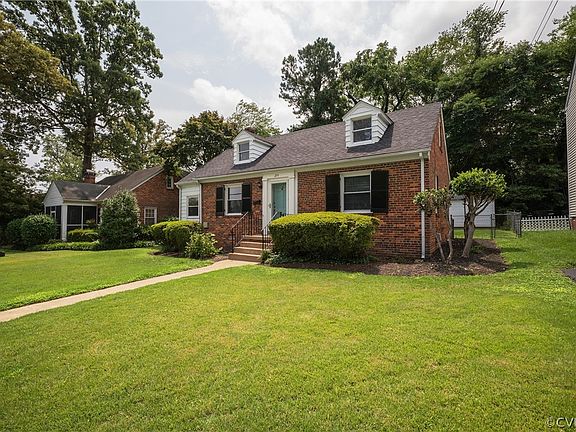 3rd image of 2111 Oakwood Ln