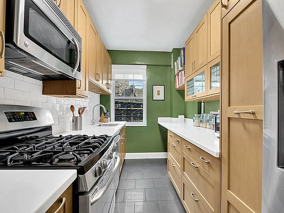 3rd image of 120 Cabrini Blvd APT 66