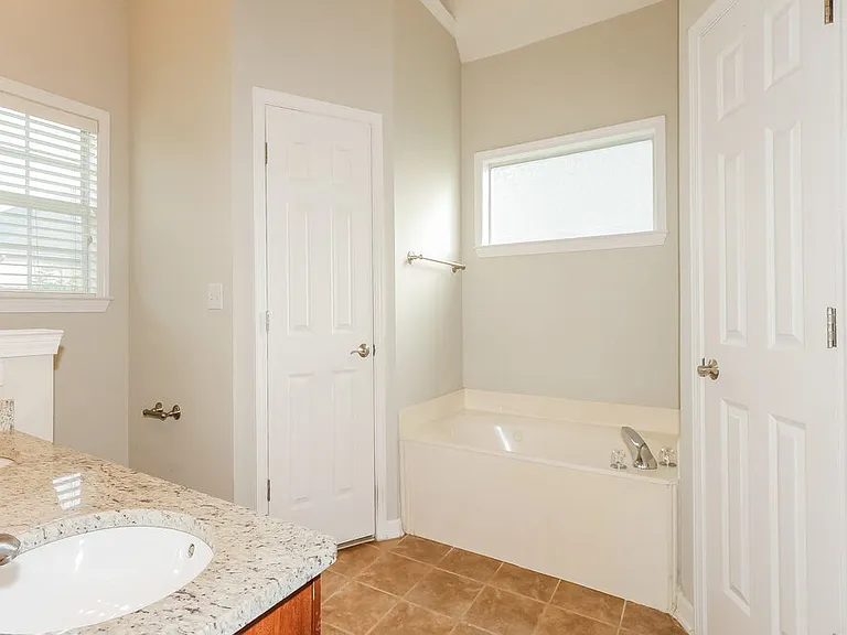 9921 Greenalder Cv N — Photo 10