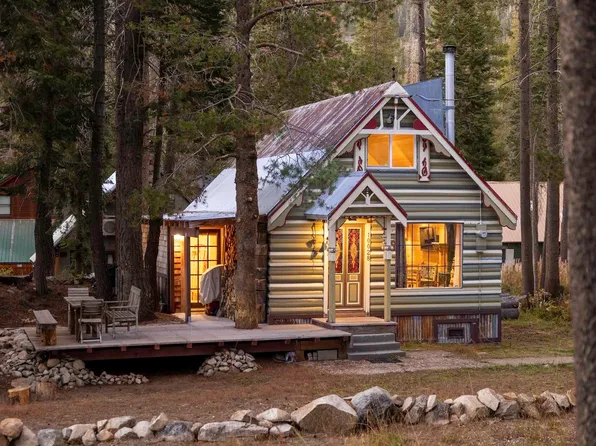 10028 Rusty Ln, Soda Springs, CA 95728