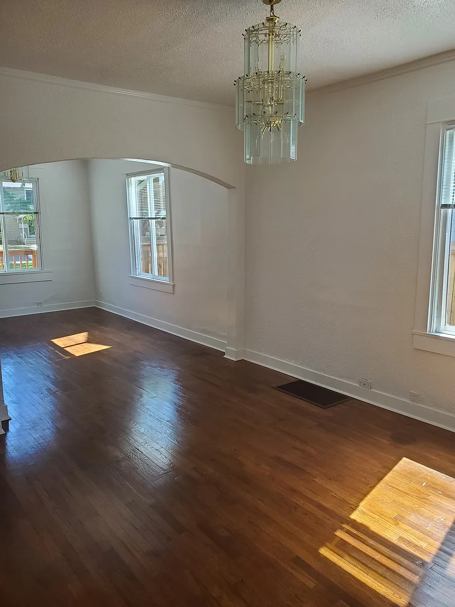 Living-dining area - 610 S 8th Ave