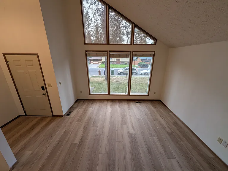 8610 N Valerie St — Photo 6