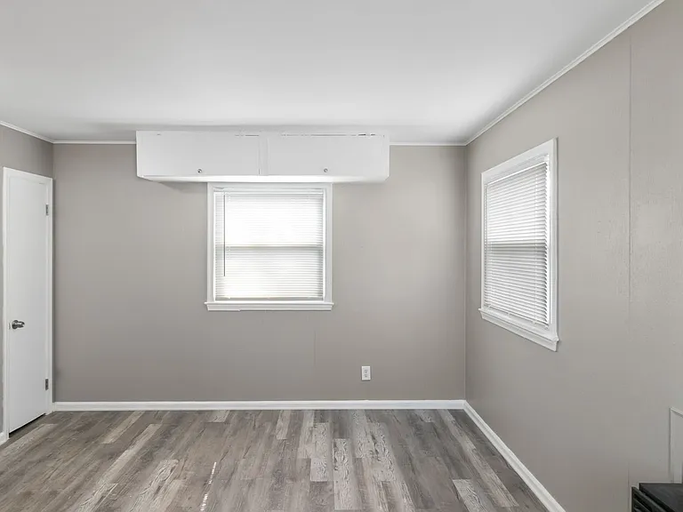 24311 Plymouth Rd — Photo 23