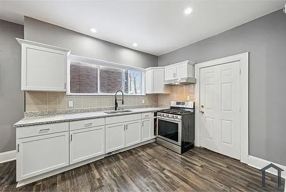 3 bed, 1300 sqft, $1,400 — Photo 1