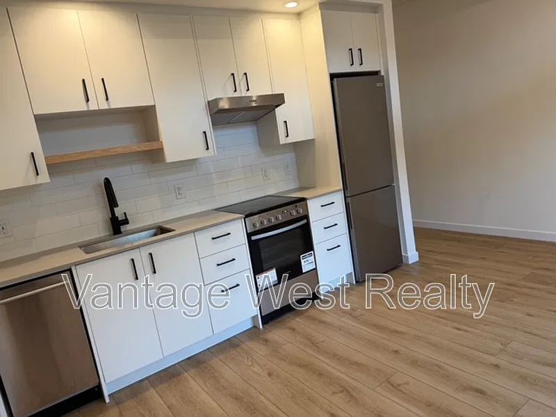 1 bed, 1.0 bath, 577 sqft, $1,585 — Photo 3