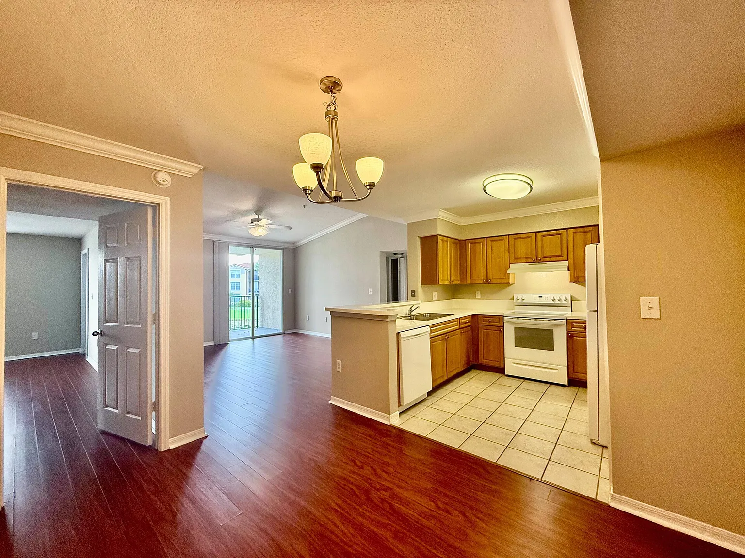 2 bed, 2.0 bath, 1079 sqft, $2,400 — Photo 2