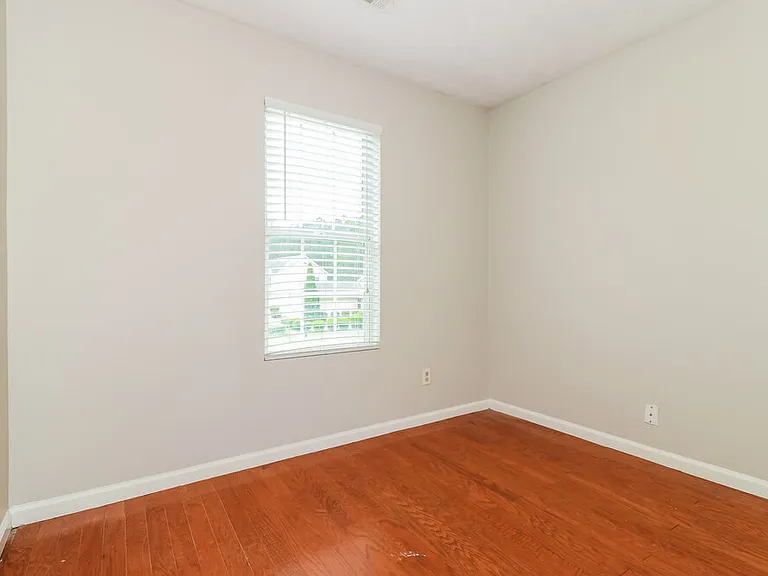 2124 Oakland Spring Dr — Photo 14