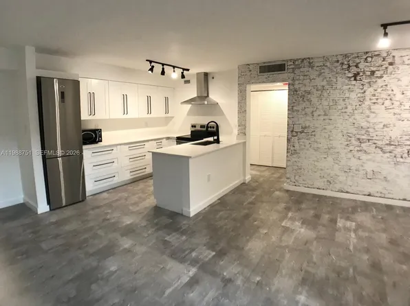 751 N Pine Island Rd APT 211, Fort Lauderdale, FL 33324