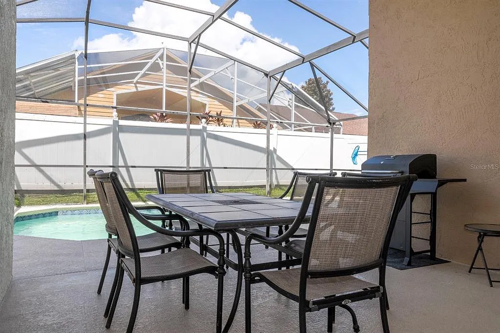 4 bed, 2.0 bath, 1740 sqft, $2,400 — Photo 4
