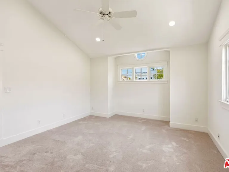 1633 Voorhees Ave — Photo 26