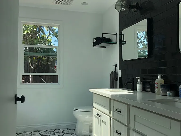 4415 Stewart Ave — Photo 5