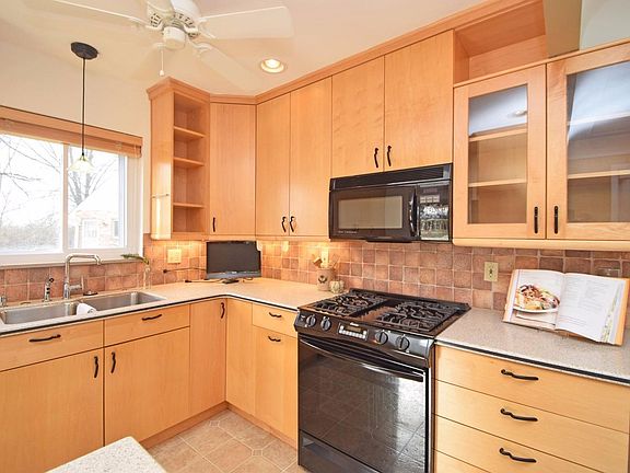 5th image of 6094 Kingsford Dr