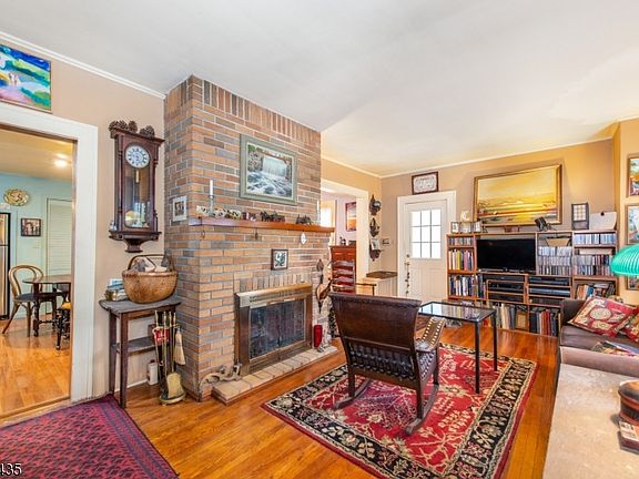 3rd image of 180 Linden Ave
