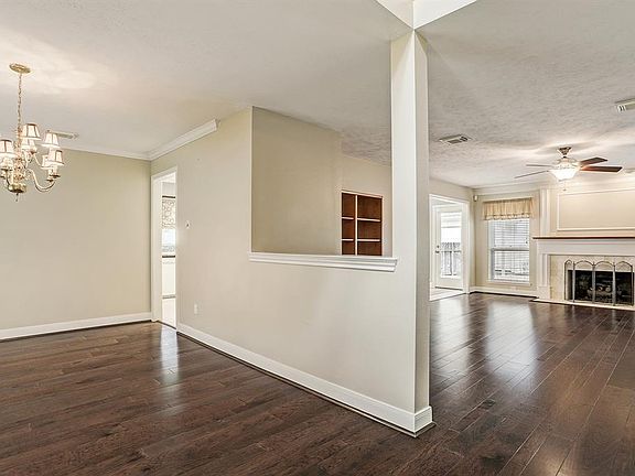 4th image of 15407 Park Estates Ln