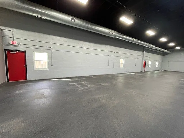 625 E 52nd St #COMMERCIAL — Photo 8