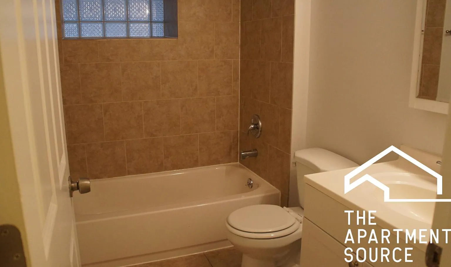 3 bed, 1355 sqft, $2,795 — Photo 3