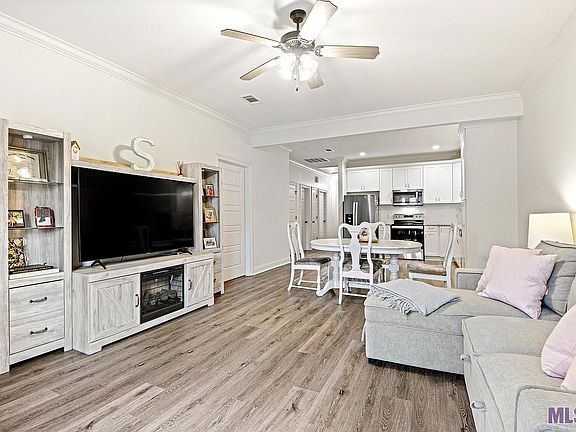 3rd image of 1210 Olde Oaks Dr