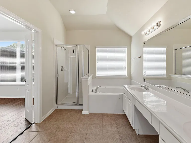 10022 Darrell Springs Ln — Photo 21
