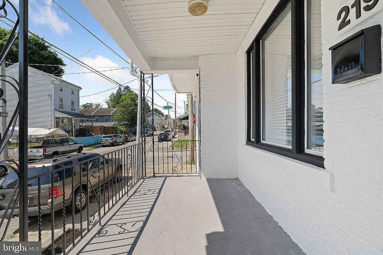 3 bed, 1.5 bath, 1080 sqft, $1,900 — Photo 3