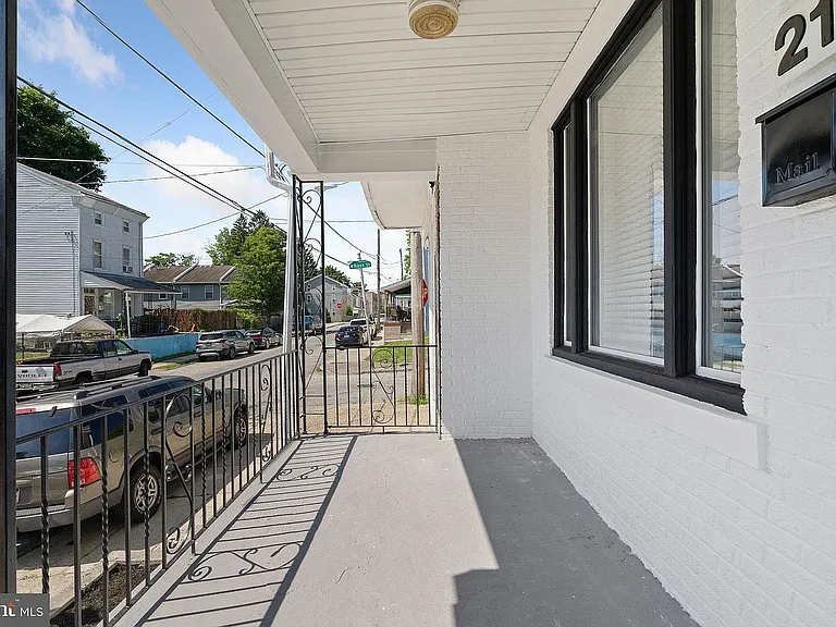 219 E Phil Ellena St — Photo 3