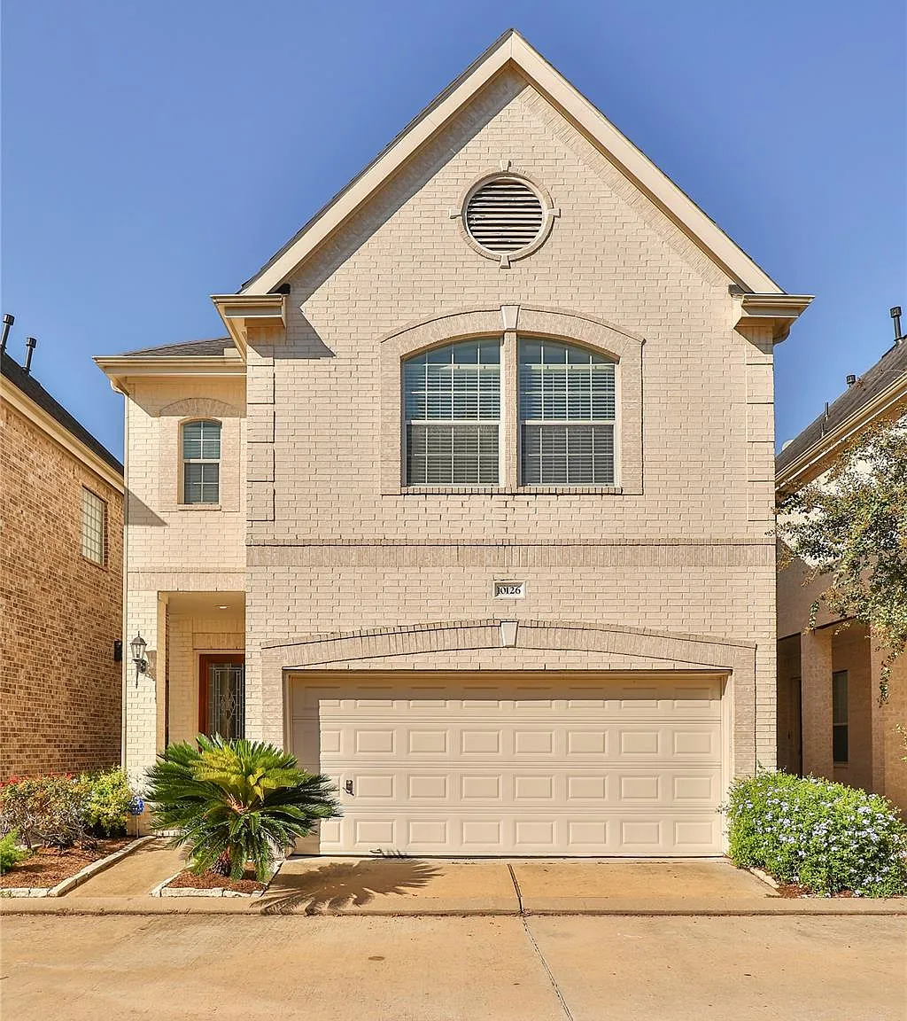 3 bed, 3.5 bath, 3294 sqft, $3,200 — Photo 2
