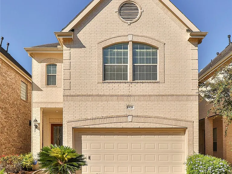 10126 Holly Chase Dr — Photo 2