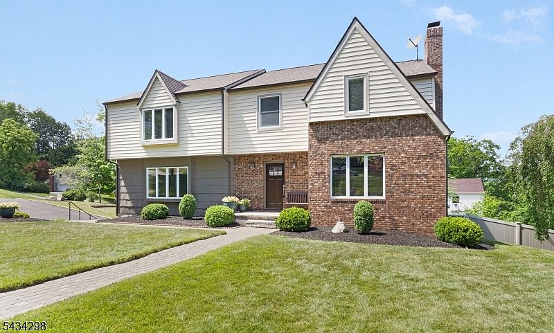 1st image of 1 Ashley Ct