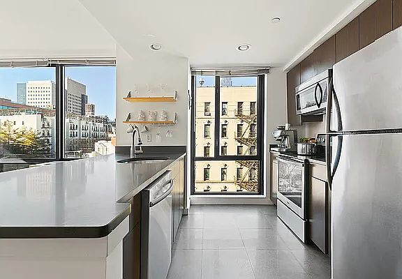 3rd image of 1595 Lexington Ave APT 5E
