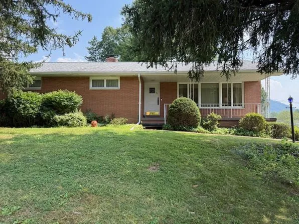 147 Fairview Dr, New Martinsville, WV 26155