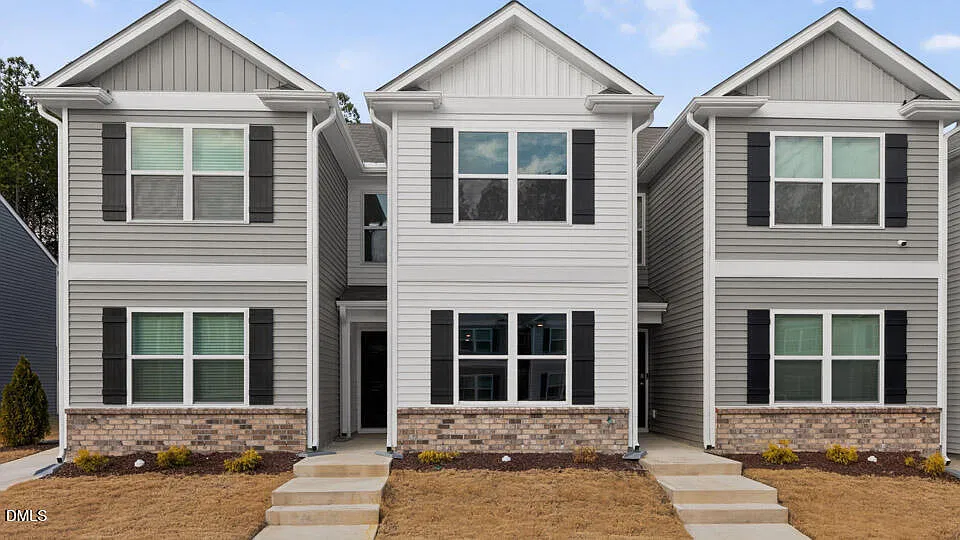 3 bed, 2.5 bath, 1740 sqft, $2,200 — Photo 2