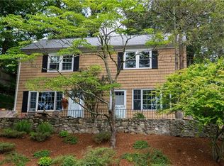 34 E Hills Dr #34, New Canaan, CT 06840