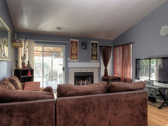 4th image of 2391 Old Del Monte St