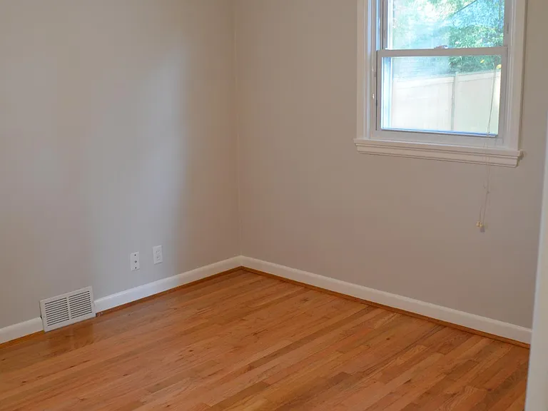 8050 36th Ave NE — Photo 11