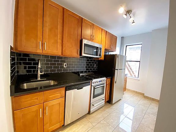 3rd image of 310 W 14th St APT 3B