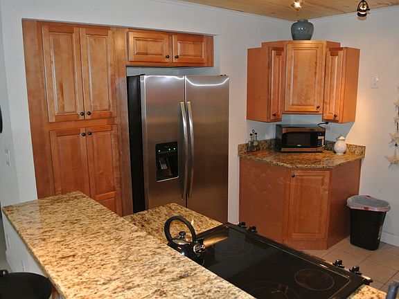 5th image of 19 Fayette Dr