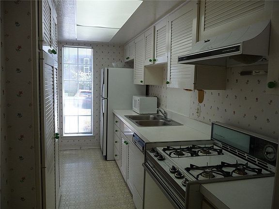 4th image of 15935 Stillwood St APT 1097