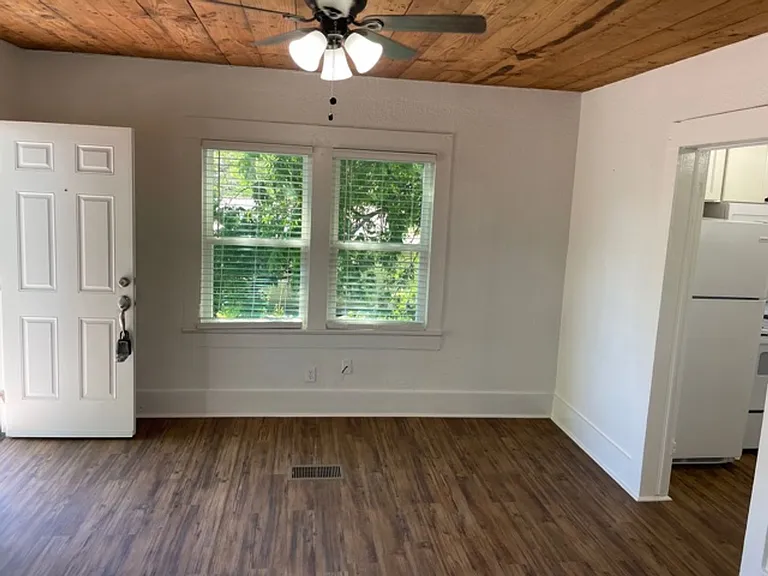 913 W Crawford St #B — Photo 8
