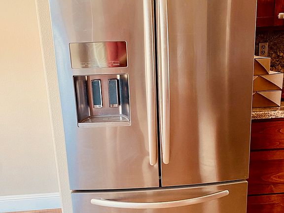 Kitchen aid 25cuft. top/bottom refrigerator / freezer